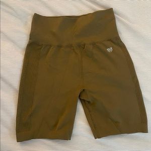 Sport shorts size S forever 21